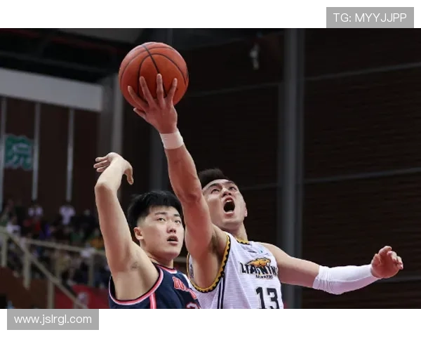 中国男篮力克强敌晋级亚锦赛四强 郭艾伦复苏助球队迎来关键胜利 中国男篮力克强敌晋级亚锦赛四强 郭艾伦复苏助球队迎来关键胜利