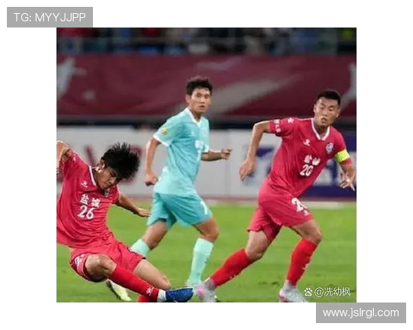 中国足球联赛新赛季开战 多支强队全力争冠 赛程紧凑球迷热情高涨 中国足球联赛新赛季开战 多支强队全力争冠 赛程紧凑球迷热情高涨