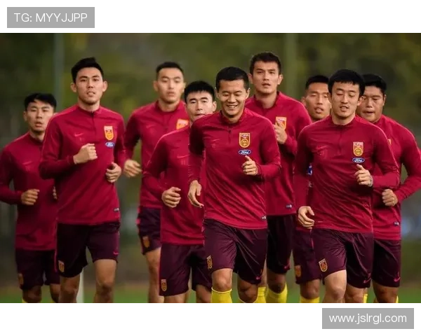 国足奋力鏖战九十分钟险胜劲敌再燃球迷激情掀起全国足球热潮 国足奋力鏖战九十分钟险胜劲敌再燃球迷激情掀起全国足球热潮