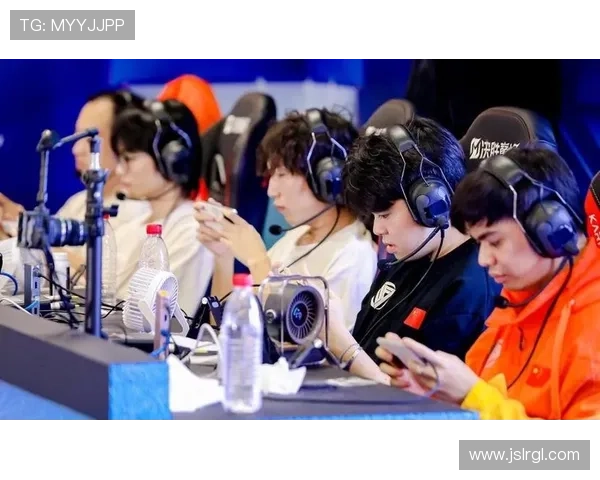 《全球电竞赛事激烈角逐 各大战队迎接年底决战》