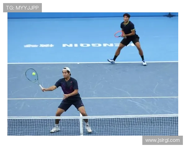 网球名将最新赛季表现抢眼 大满贯赛事战况激烈引发热议