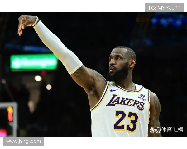 詹姆斯再创里程碑率湖人逆转勇士年轻球员崛起掀起联盟新风潮