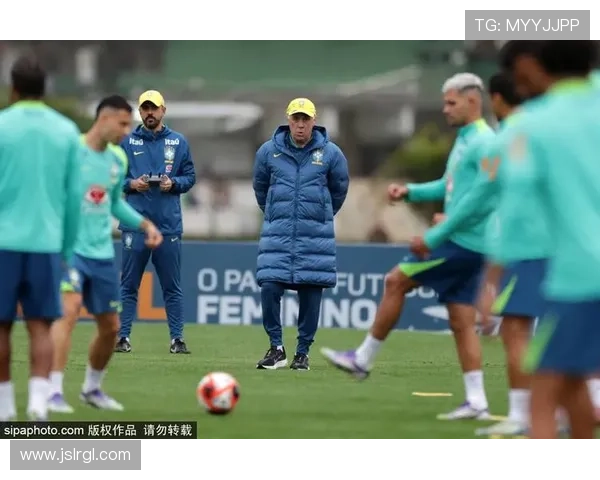 国家队备战世预赛新名单出炉主帅强调攻防平衡年轻球员机会增多引发关注