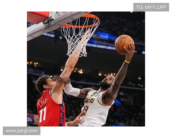 詹姆斯连续三场得分破30分 湖人强势反弹击败快船晋级季后赛